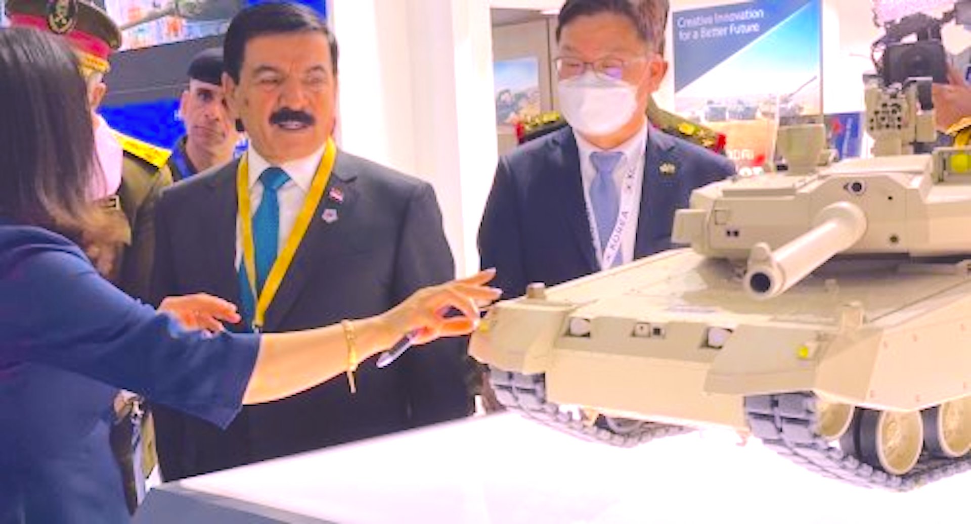 Minister of Defense of Iraq attends World Defense Exhibition in Riyadh